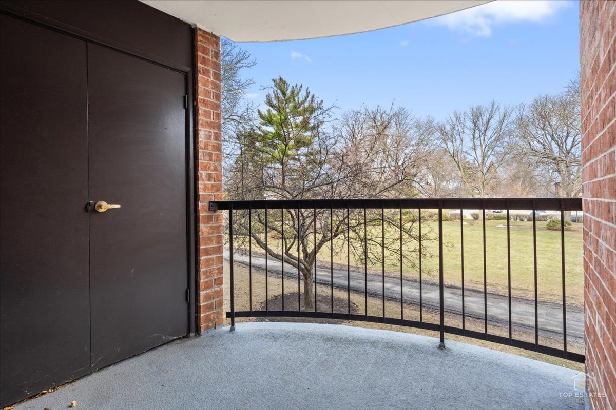 1405 E Central Road #222C, Arlington Heights, IL 60005