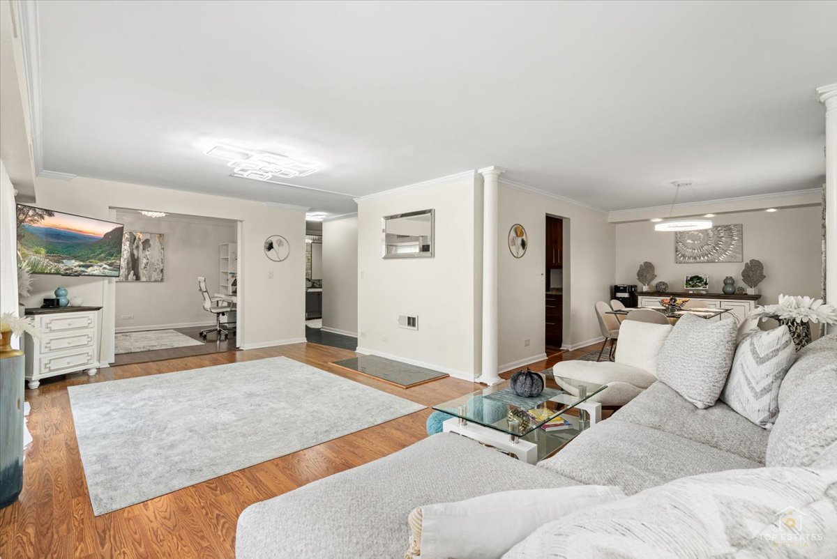 1405 E Central Road #222C, Arlington Heights, IL 60005