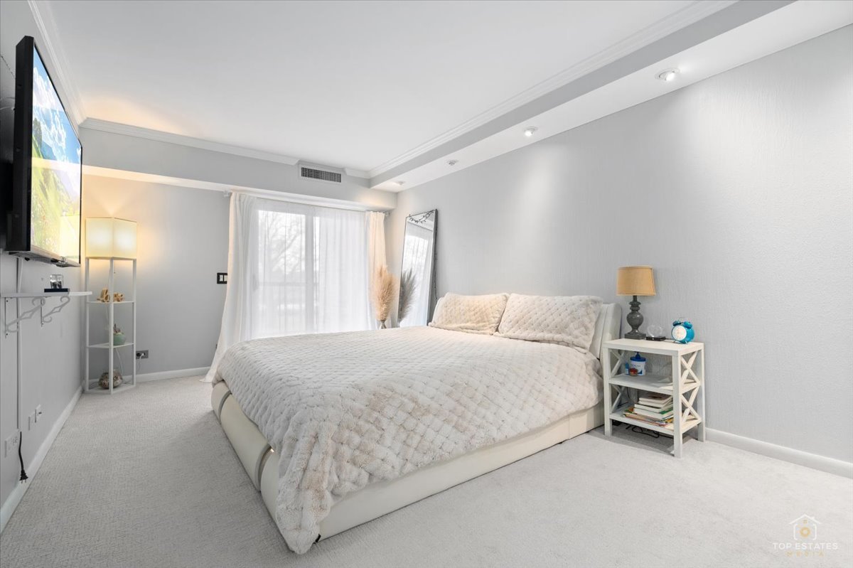 1405 E Central Road #222C, Arlington Heights, IL 60005