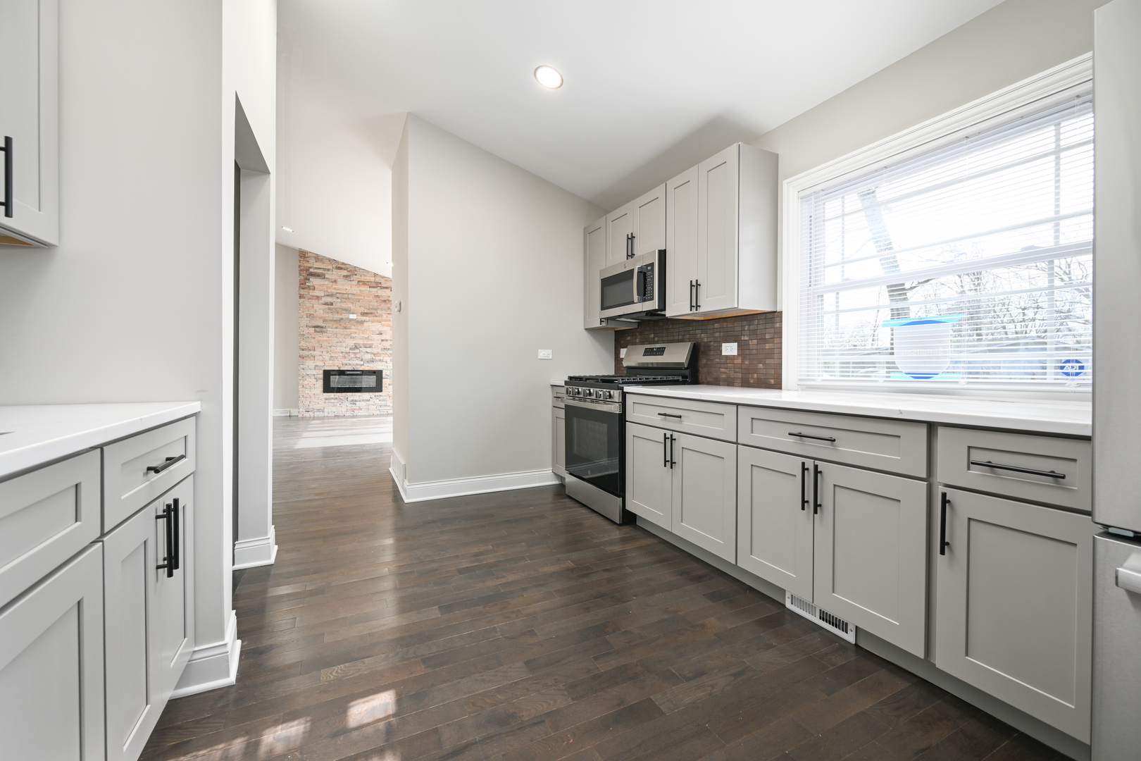 15330 Cherry Lane, Markham, IL 60428