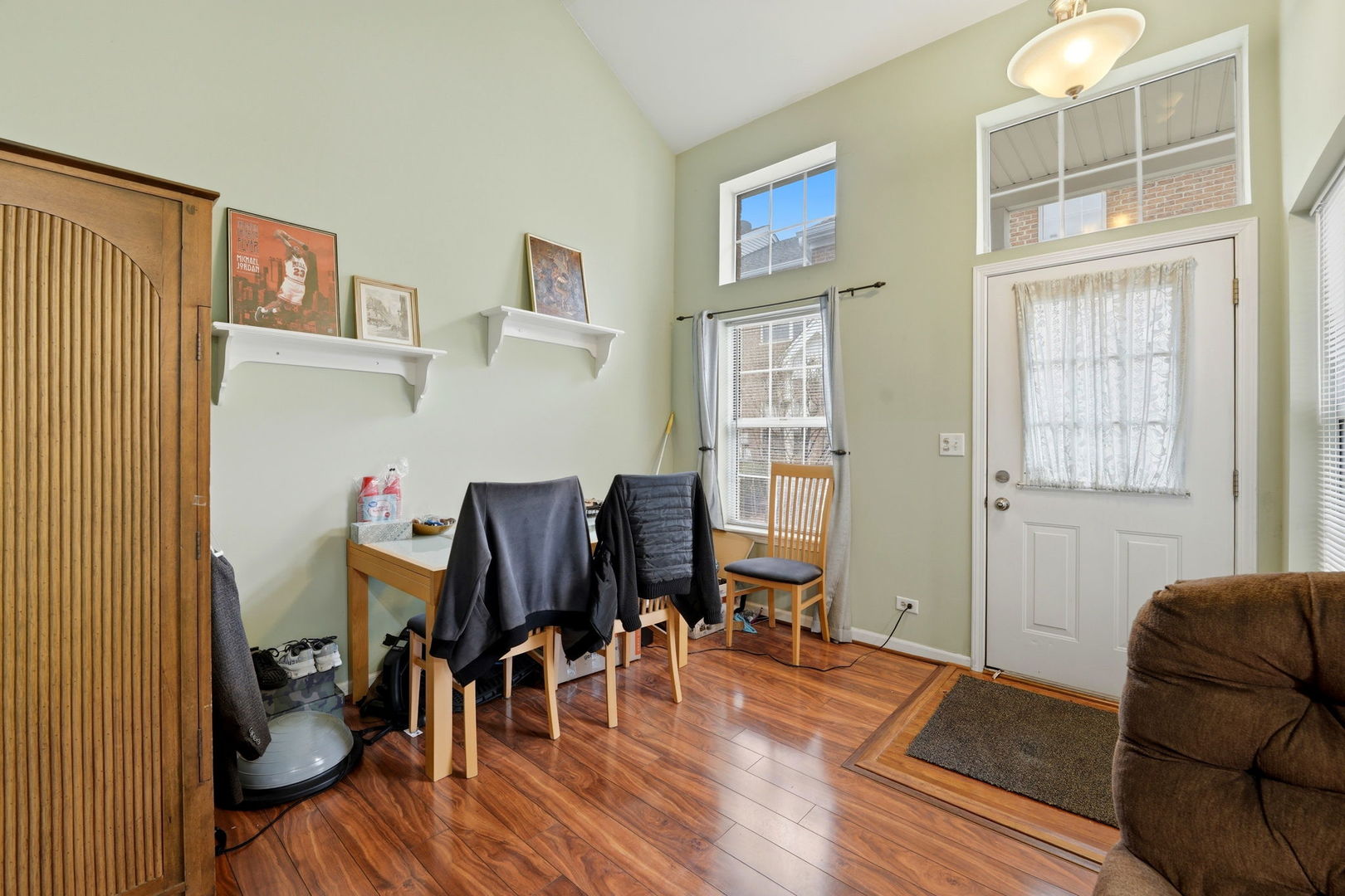 8 Saint Regis Court, Elmhurst, IL 60126