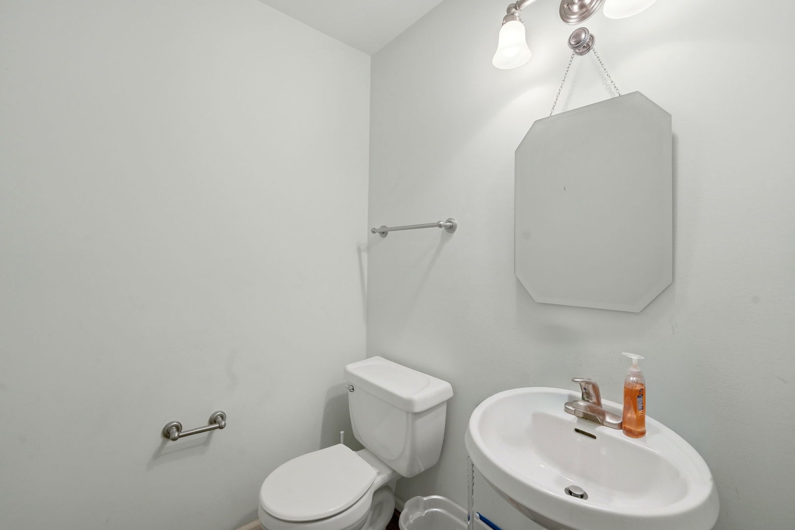 8 Saint Regis Court, Elmhurst, IL 60126