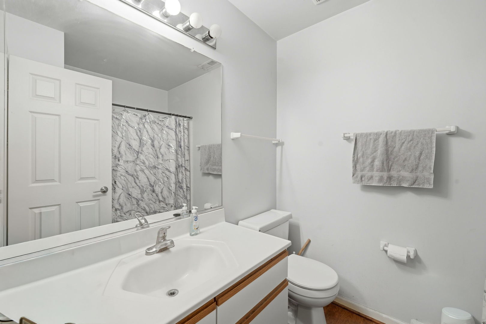 8 Saint Regis Court, Elmhurst, IL 60126