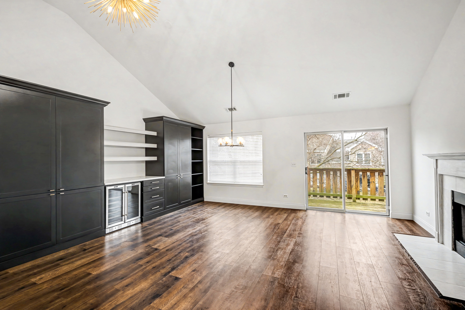 2012 N Silver Lake Road #2012, Arlington Heights, IL 60004