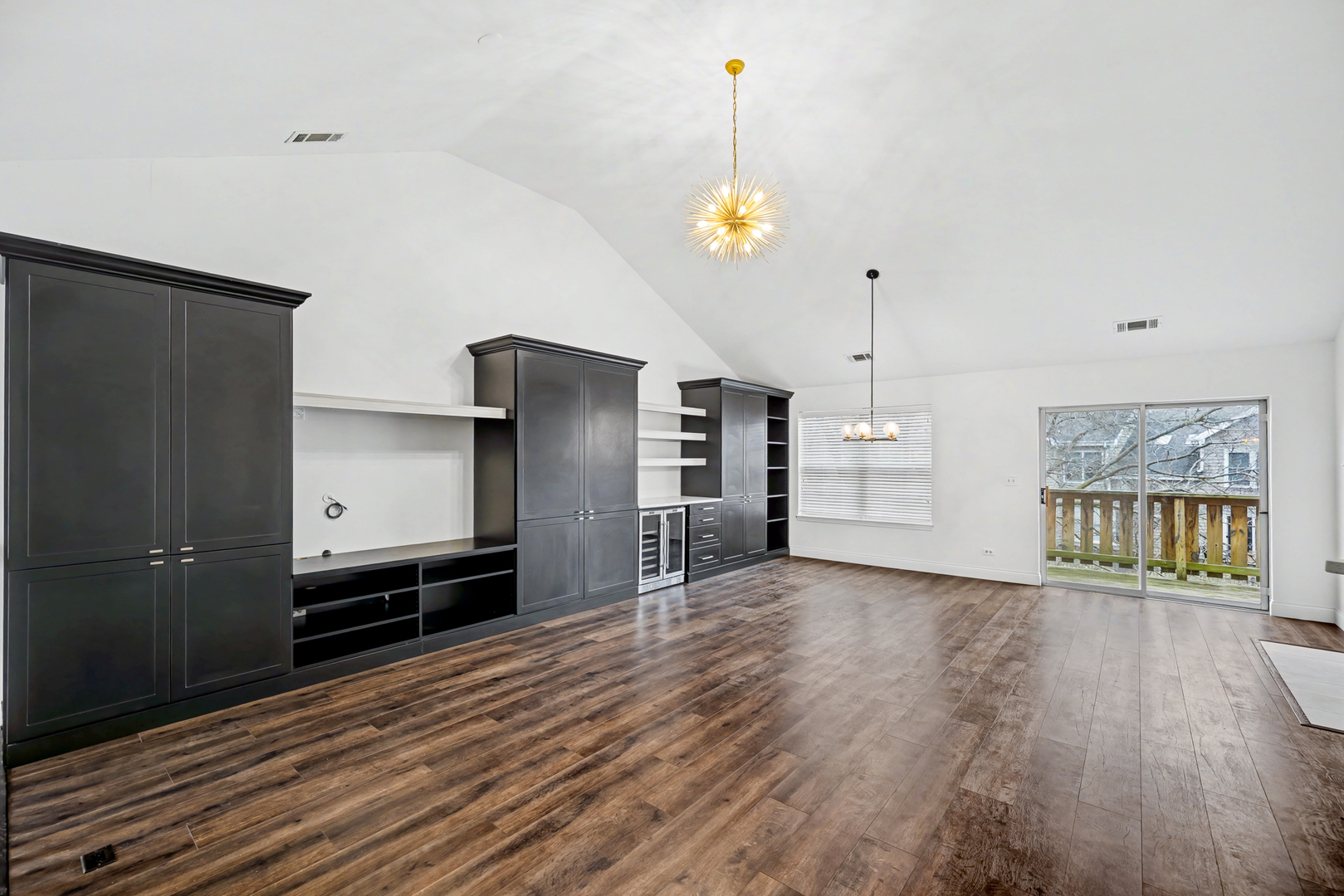 2012 N Silver Lake Road #2012, Arlington Heights, IL 60004