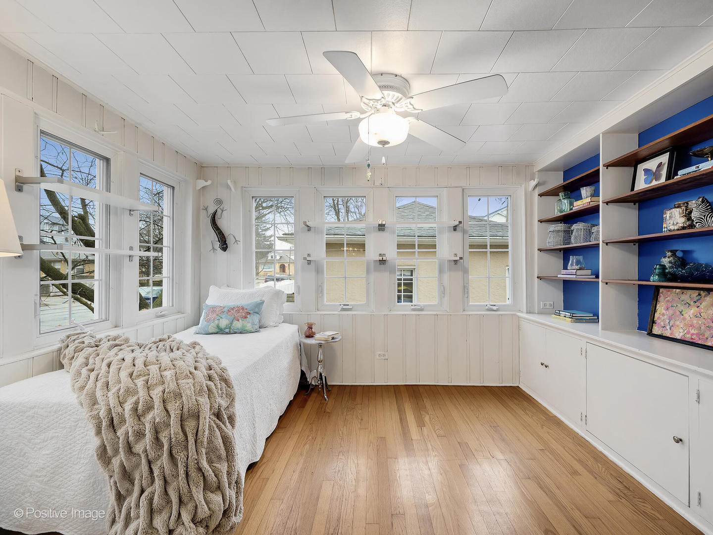 702 N CATHERINE Avenue, La Grange Park, IL 60526