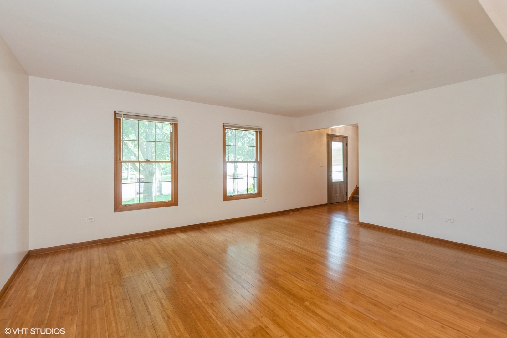 8885 Dryden Street, Woodridge, IL 60517