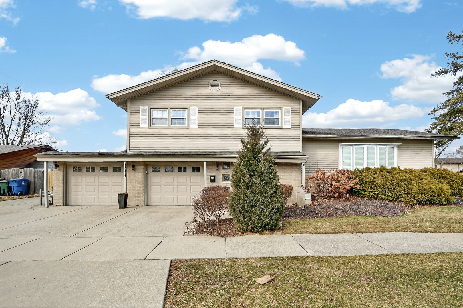 15126 Chaucer Drive, Oak Forest, IL 60452