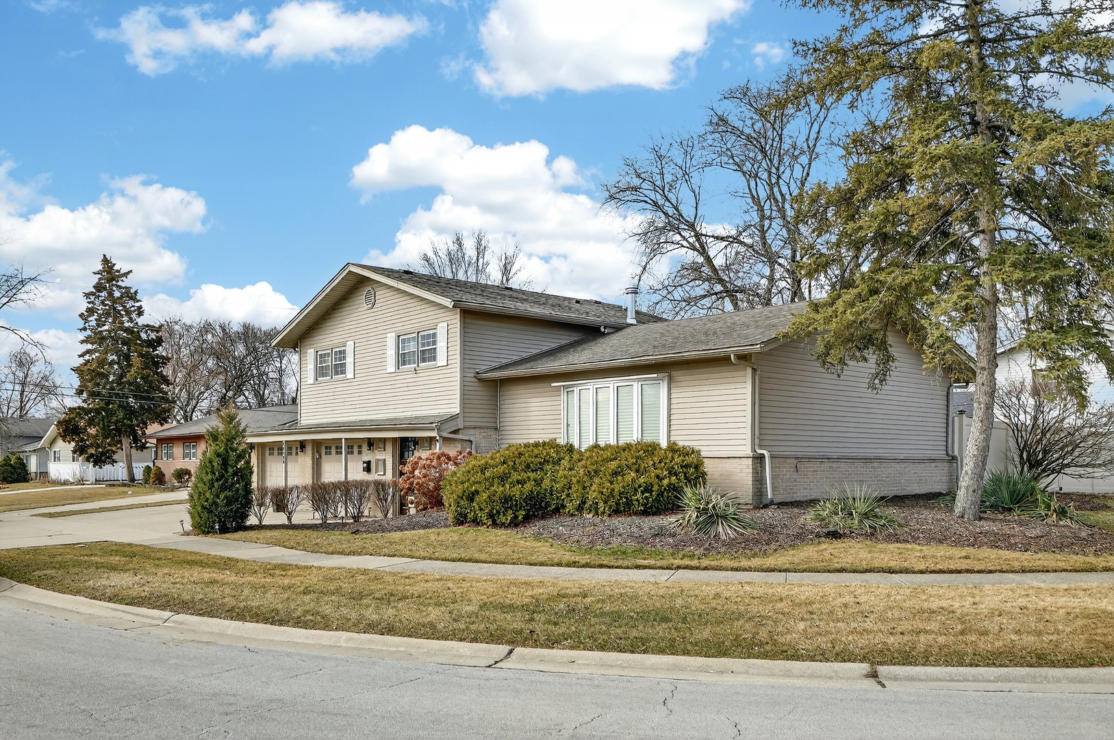 15126 Chaucer Drive, Oak Forest, IL 60452