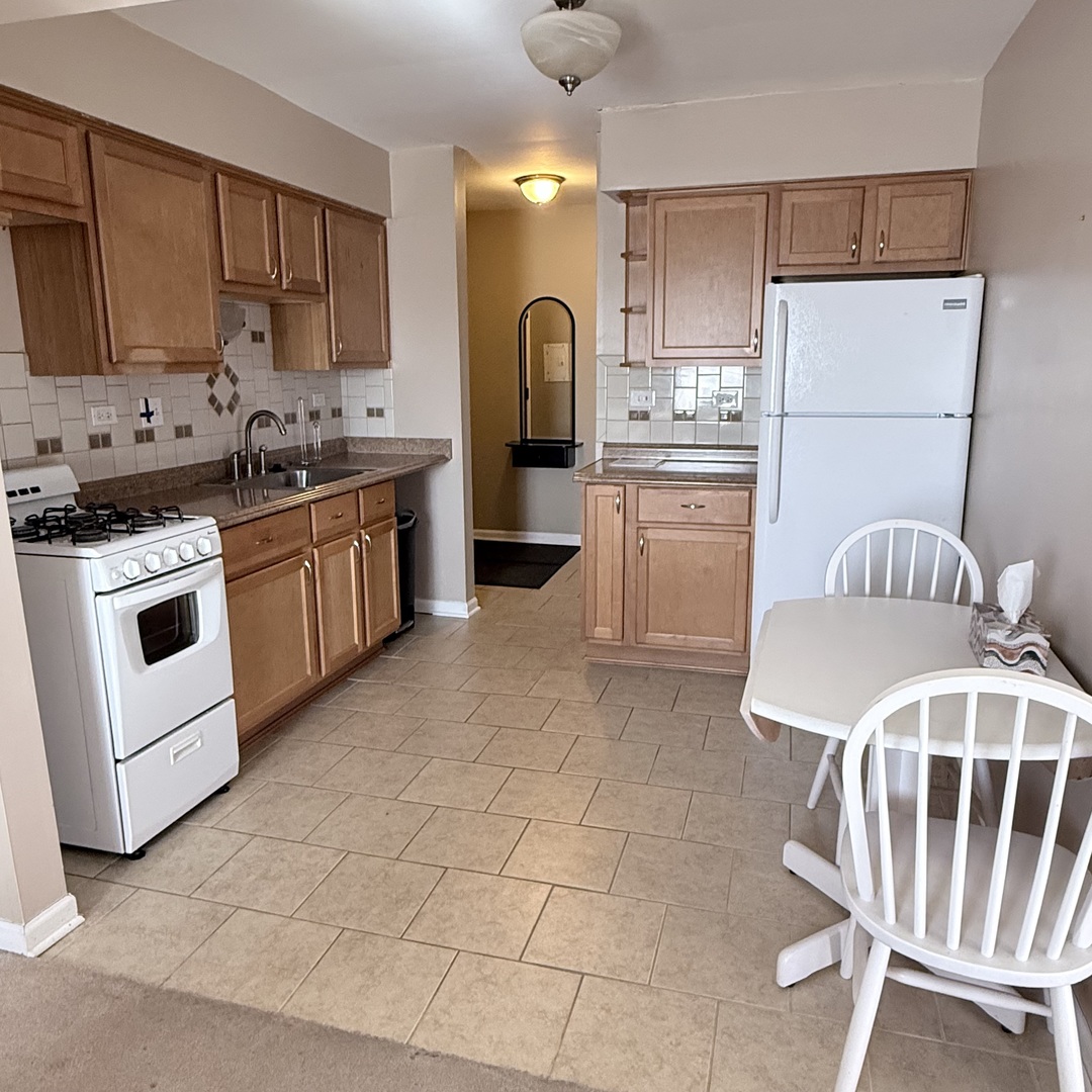 37 N Main Street #40, Glen Ellyn, IL 60137