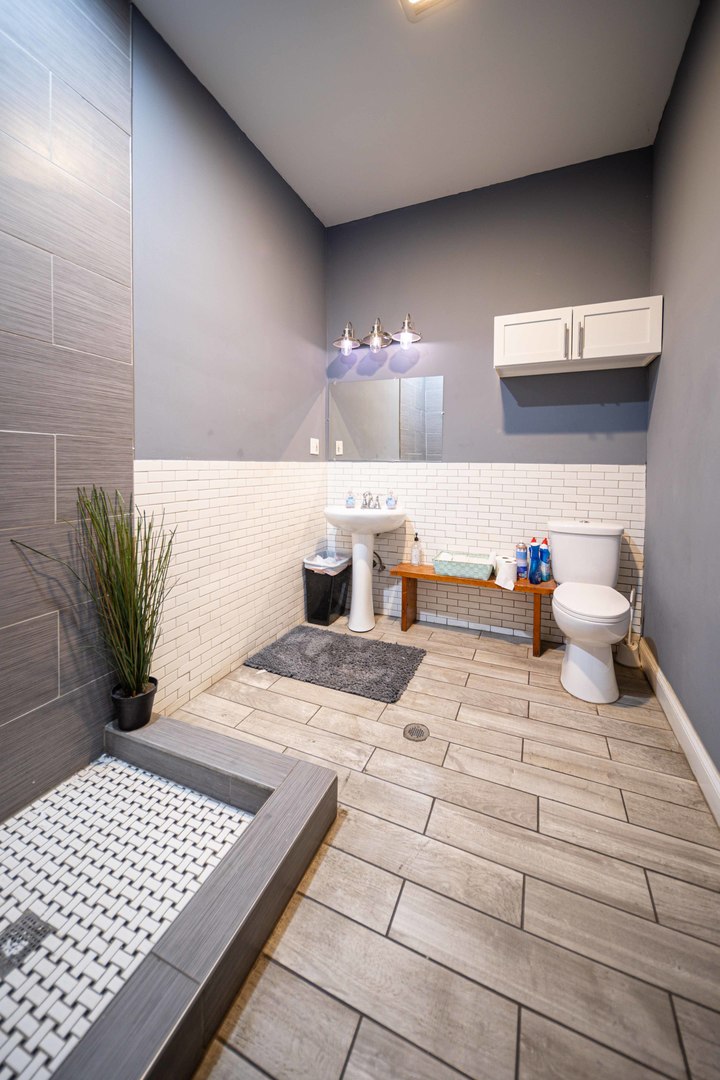 3530 W Armitage Avenue, Chicago, IL 60647