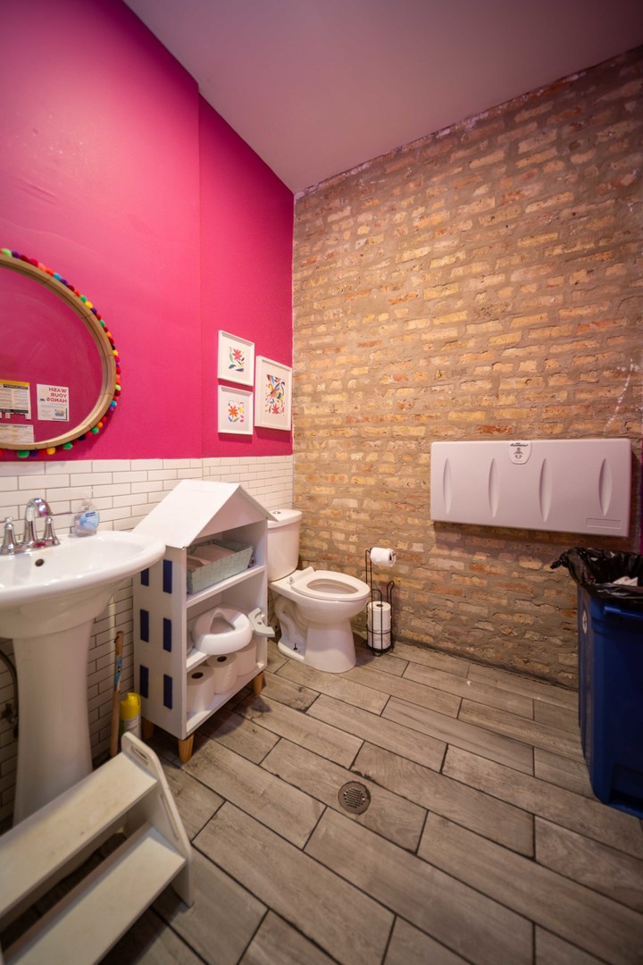 3530 W Armitage Avenue, Chicago, IL 60647