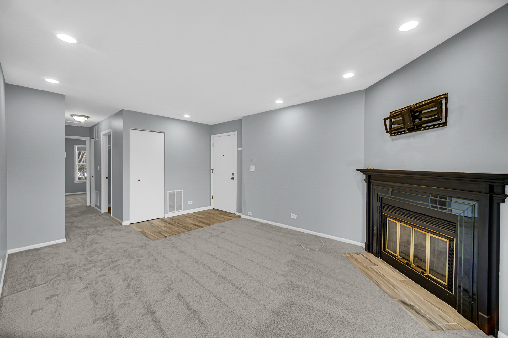 745 Candleridge Court #B2, Bartlett, IL 60103