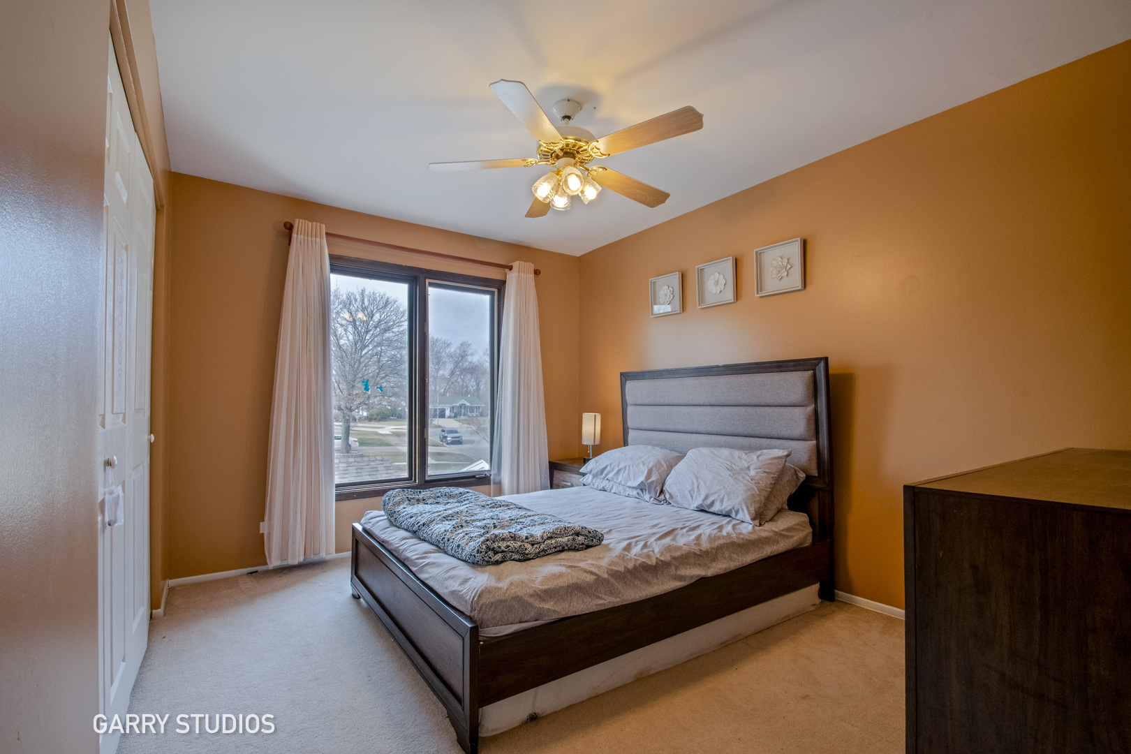 233 Lakeview Lane, Bloomingdale, IL 60108