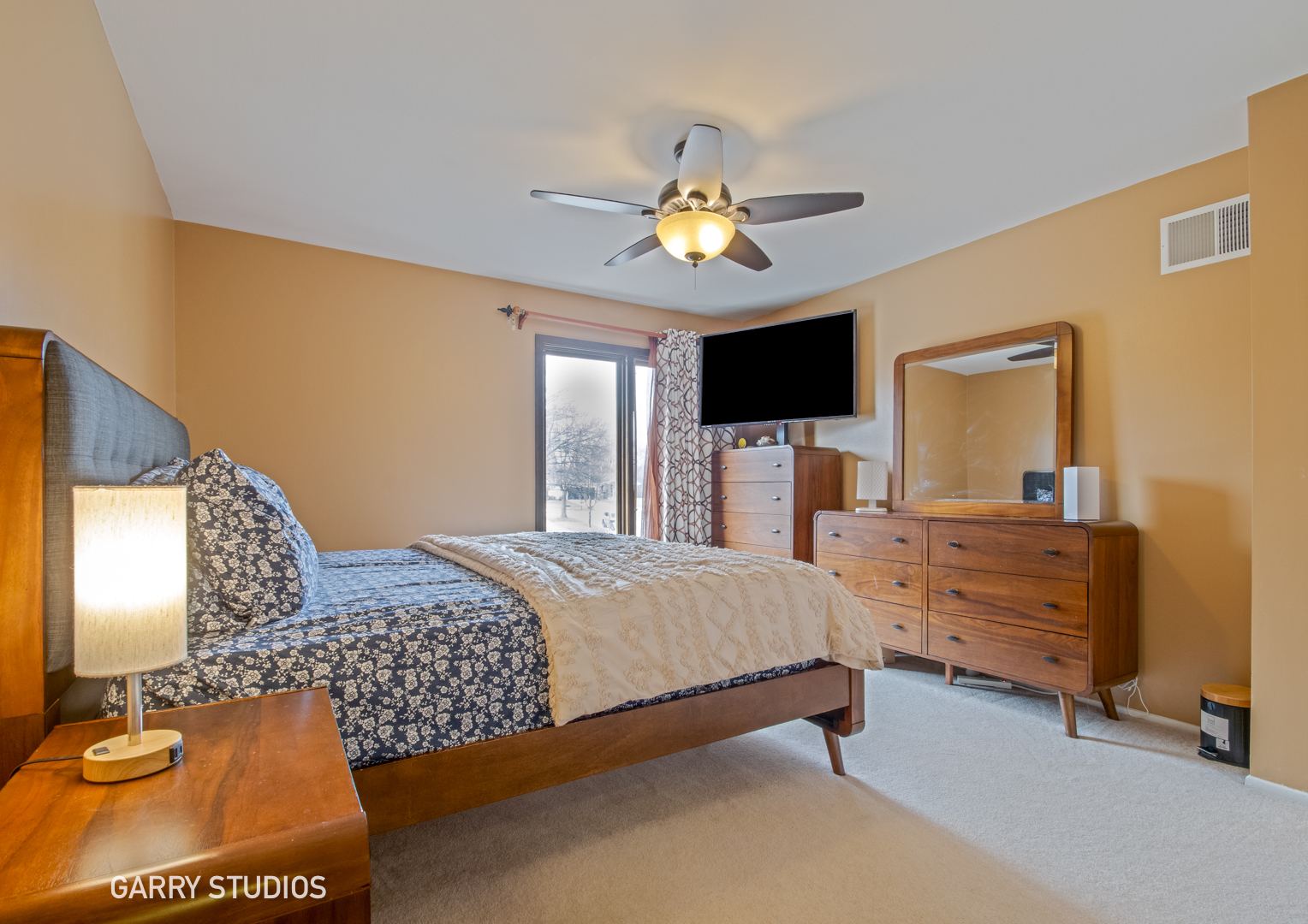 233 Lakeview Lane, Bloomingdale, IL 60108