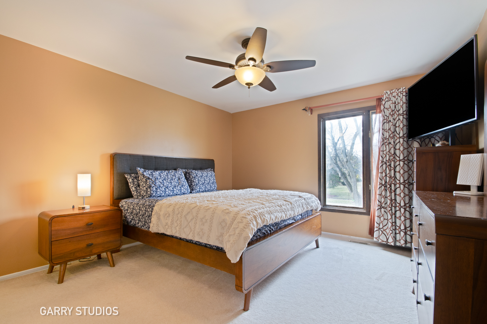 233 Lakeview Lane, Bloomingdale, IL 60108