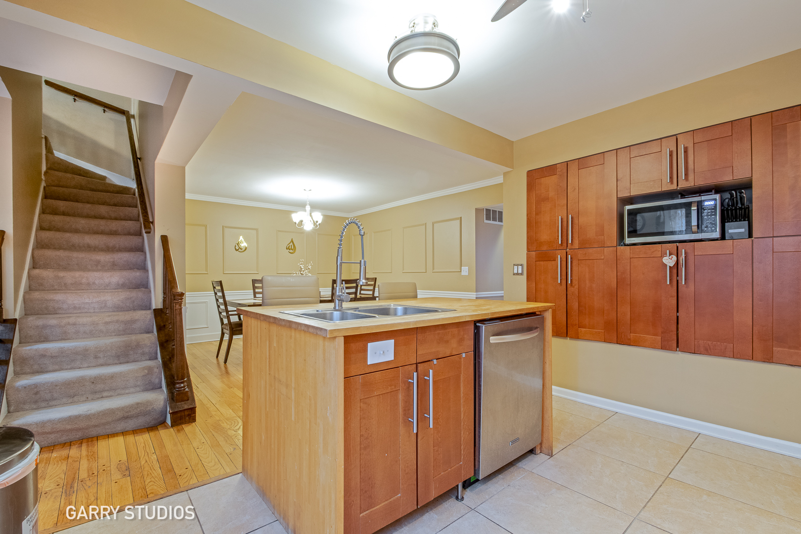 233 Lakeview Lane, Bloomingdale, IL 60108