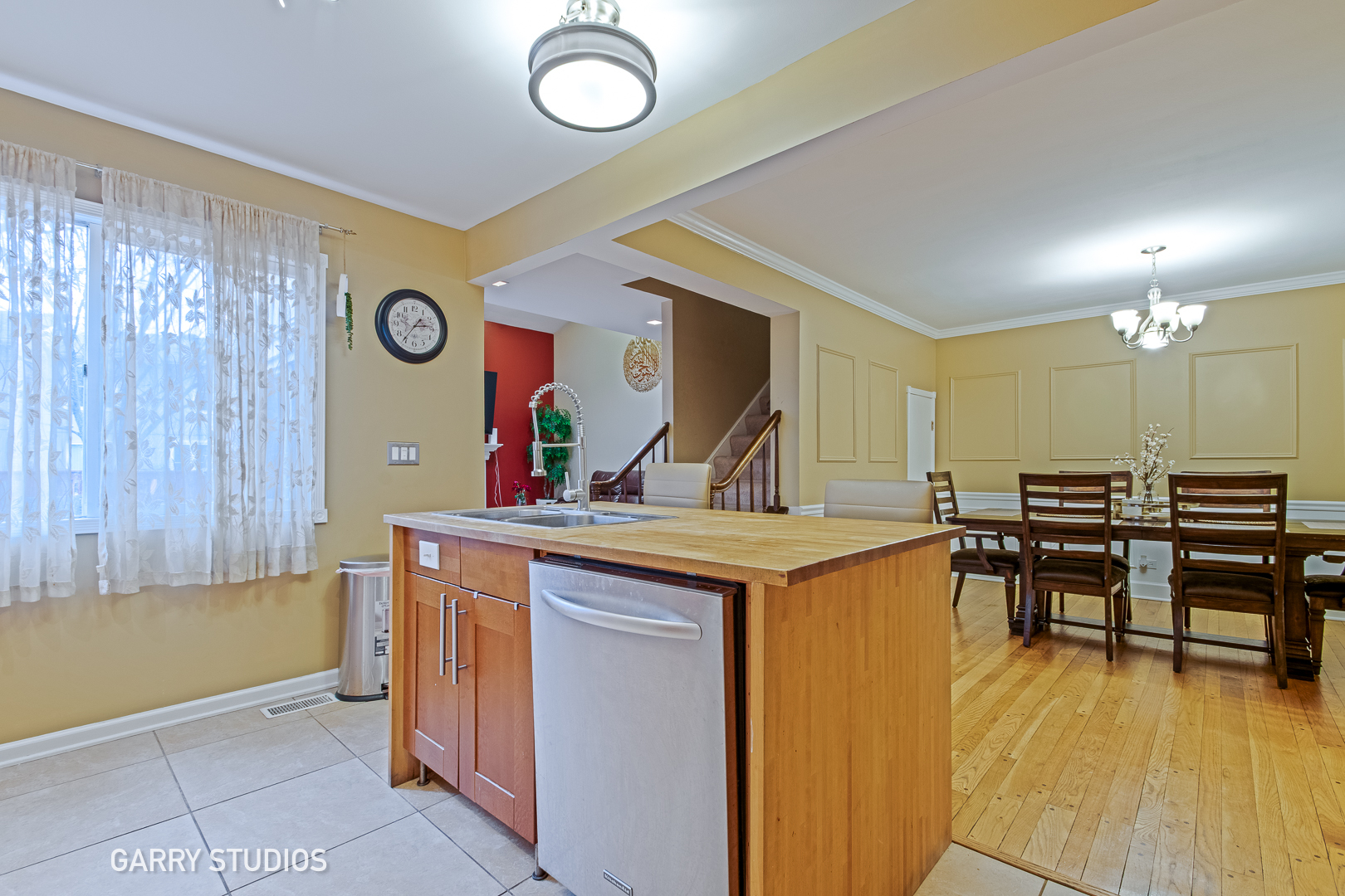 233 Lakeview Lane, Bloomingdale, IL 60108