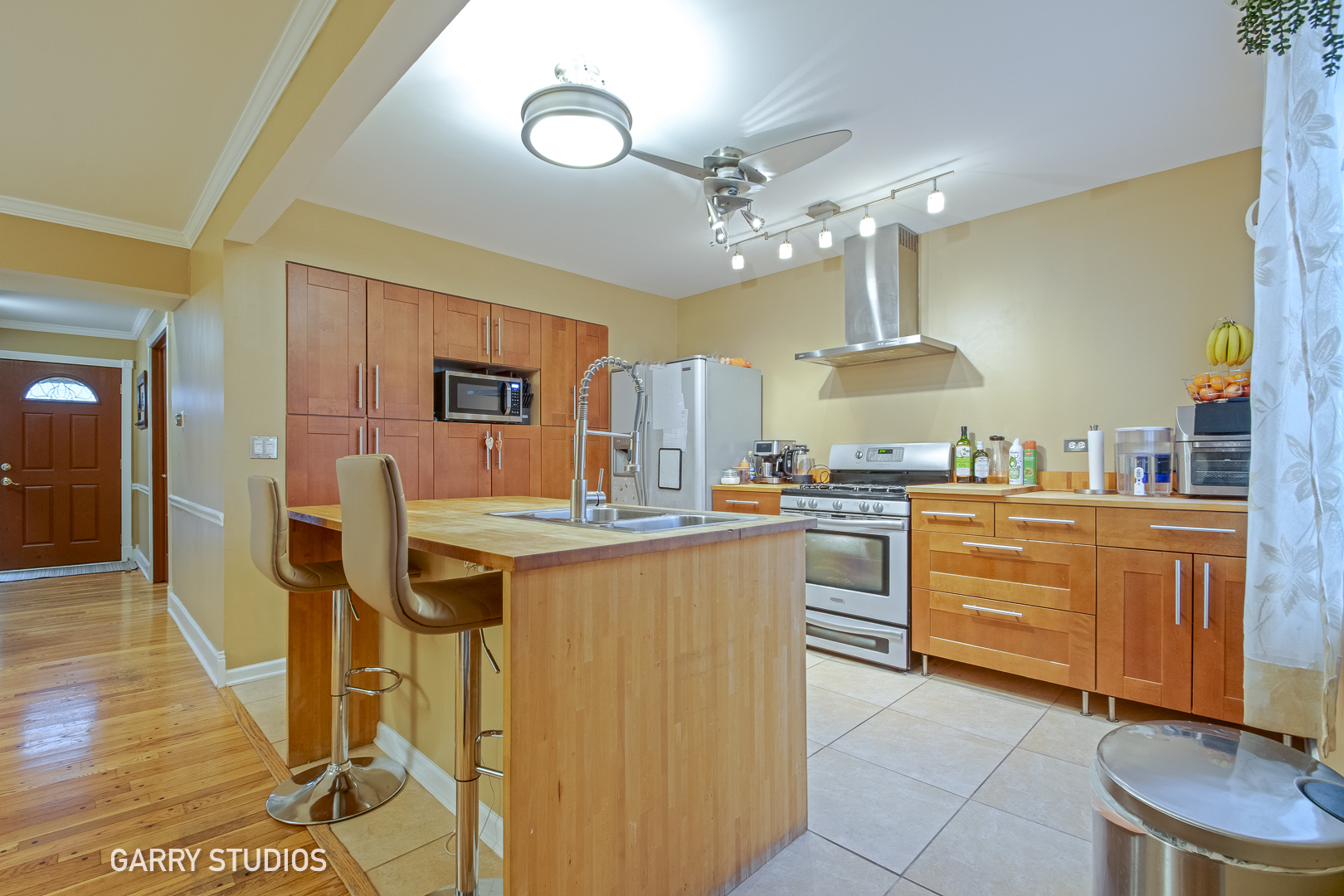 233 Lakeview Lane, Bloomingdale, IL 60108