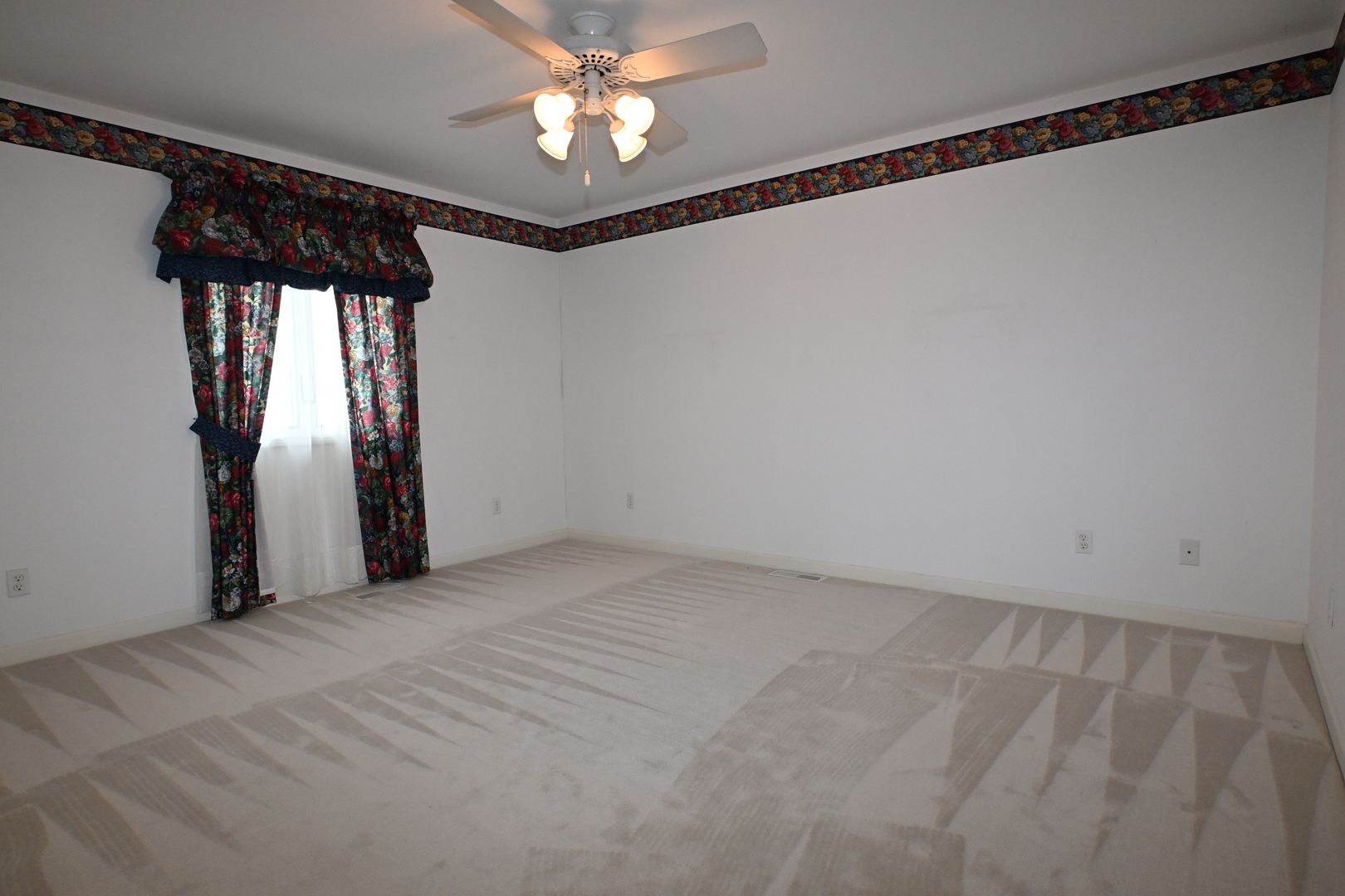 1308 W Carol Drive, Roanoke, IL 61561