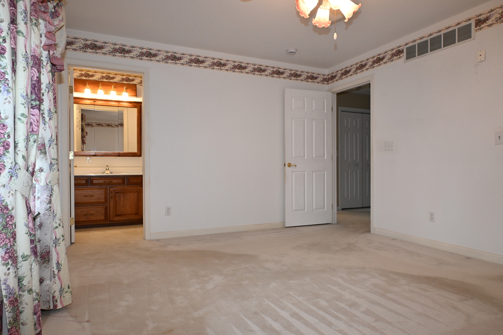 1308 W Carol Drive, Roanoke, IL 61561