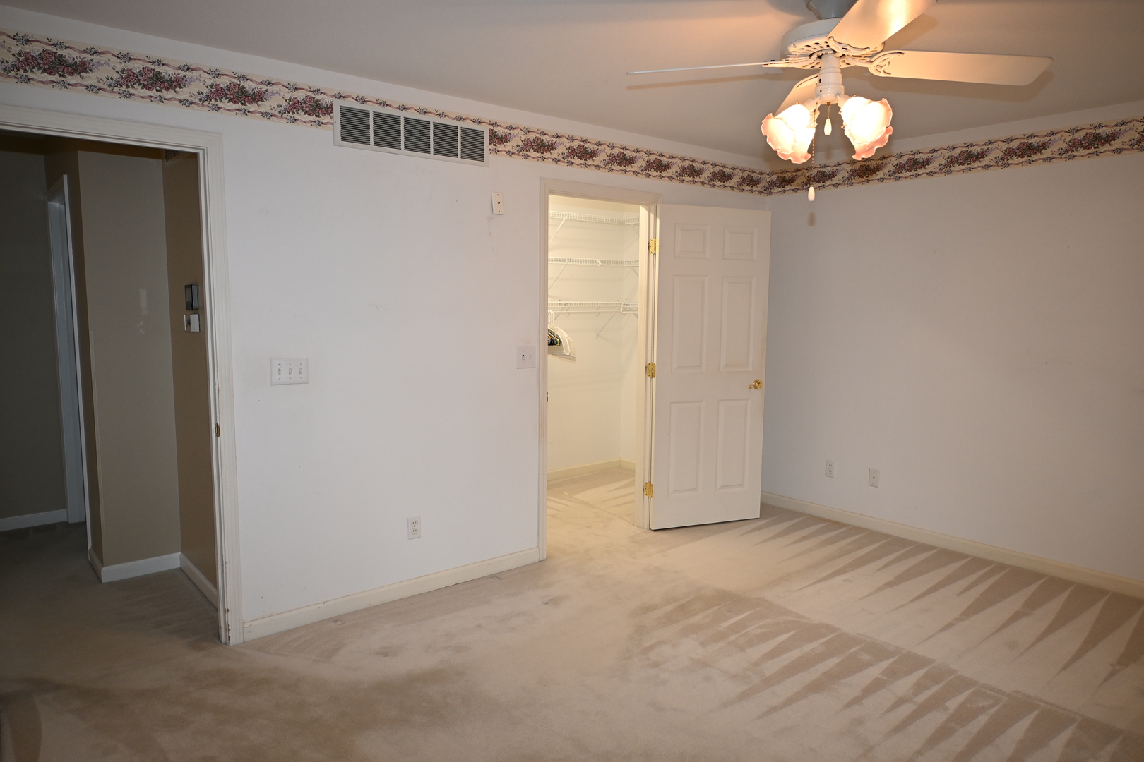 1308 W Carol Drive, Roanoke, IL 61561