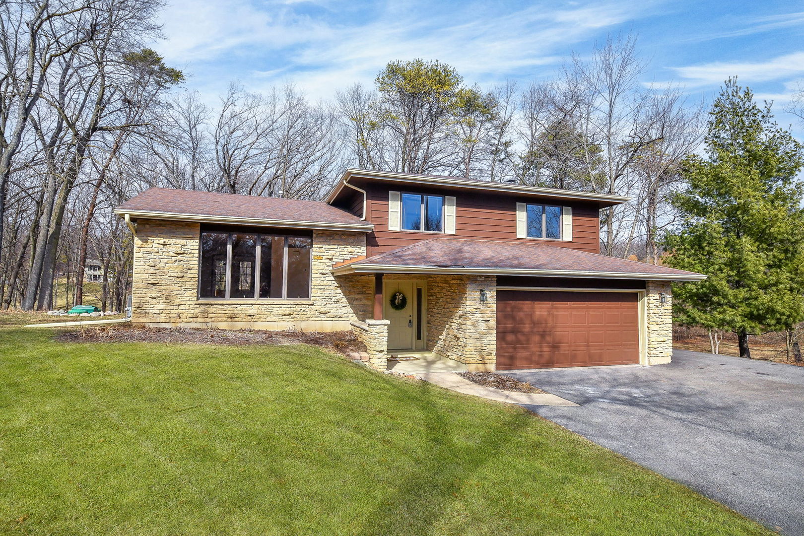 39W150 Campton Hills Drive, St. Charles, IL 60175