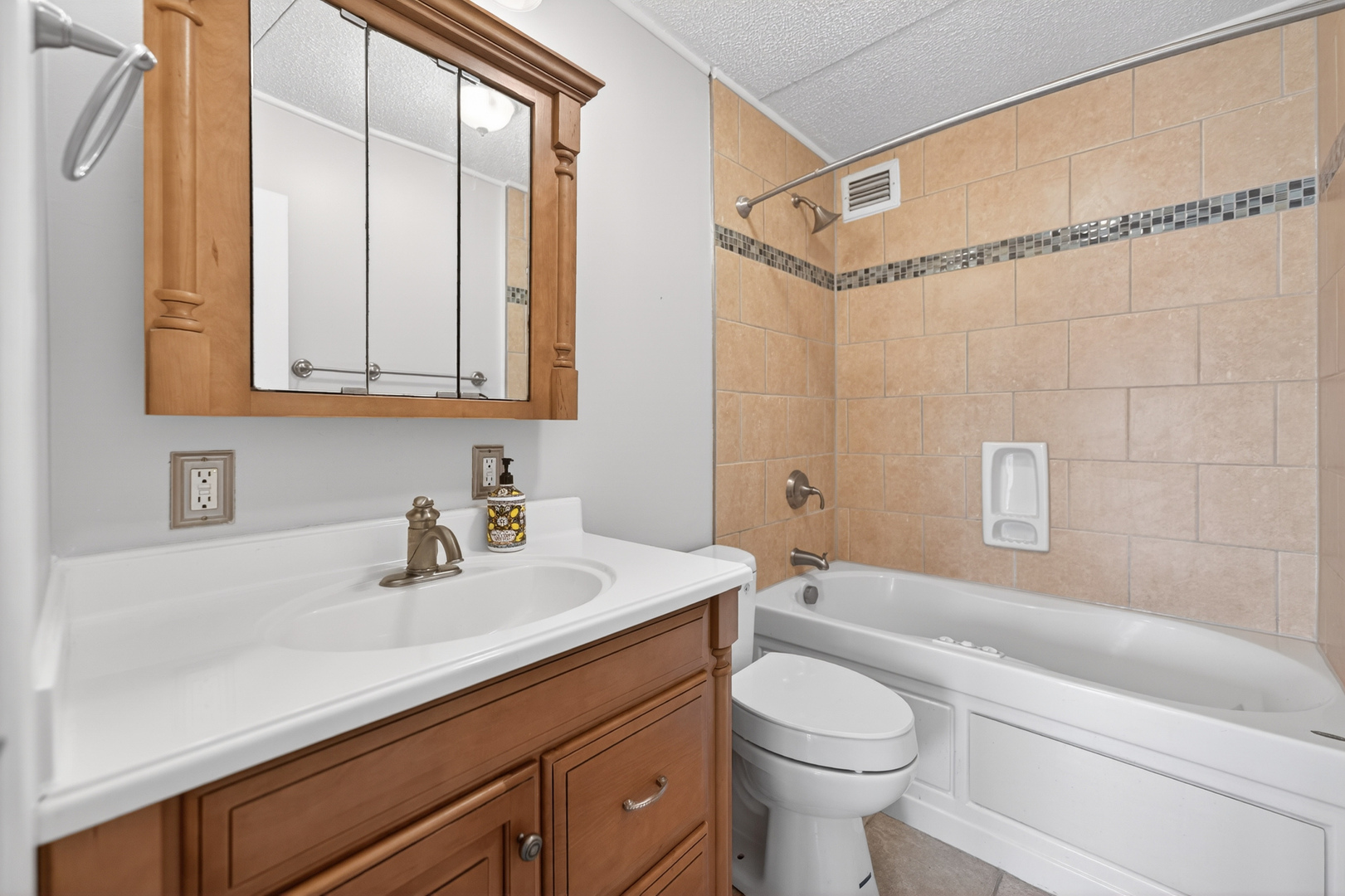 2015 S Finley Road #209, Lombard, IL 60148