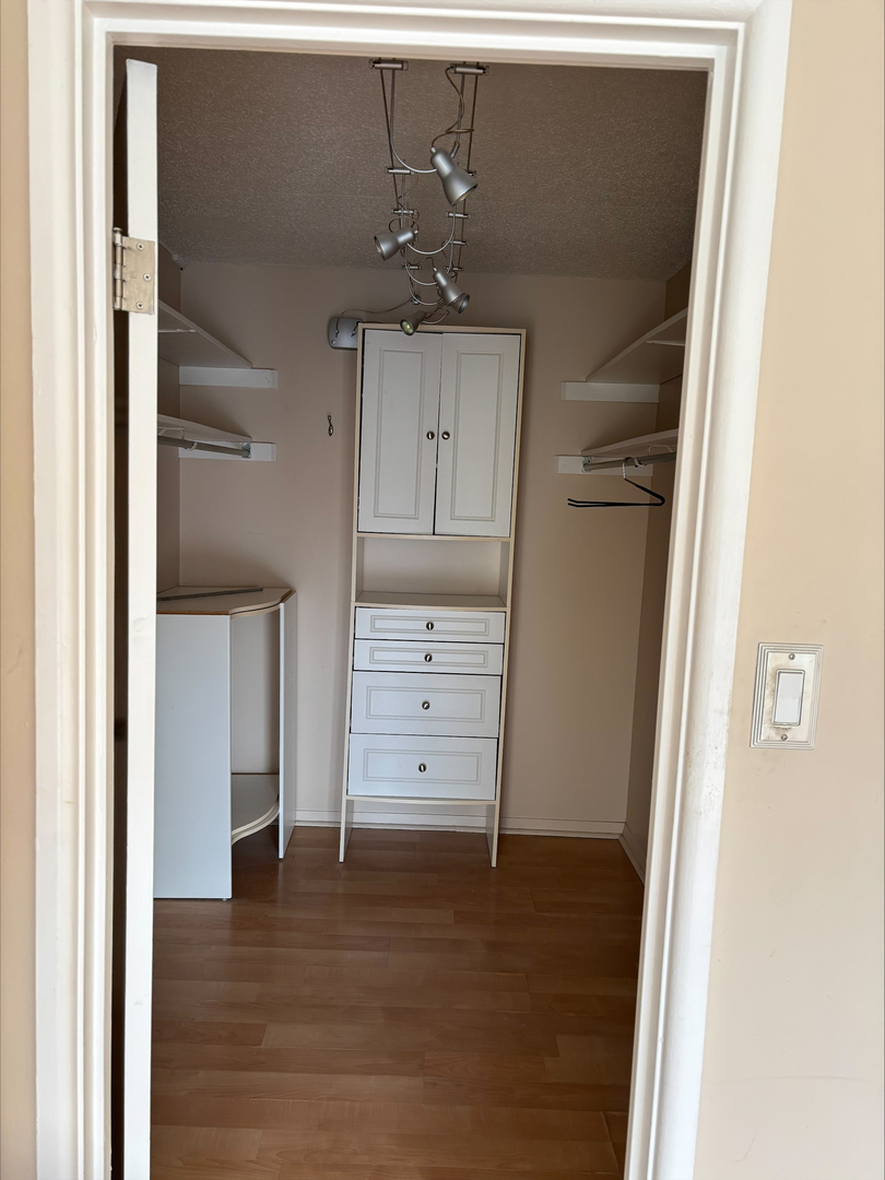 2015 S Finley Road #209, Lombard, IL 60148