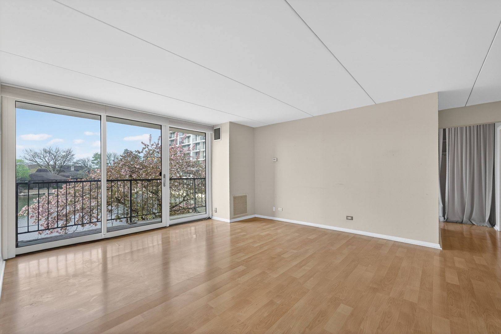 2015 S Finley Road #209, Lombard, IL 60148