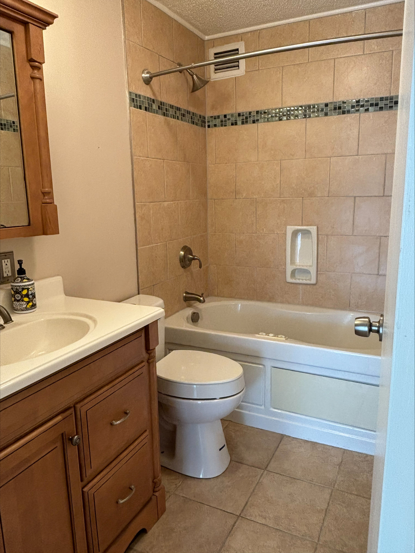 2015 S Finley Road #209, Lombard, IL 60148