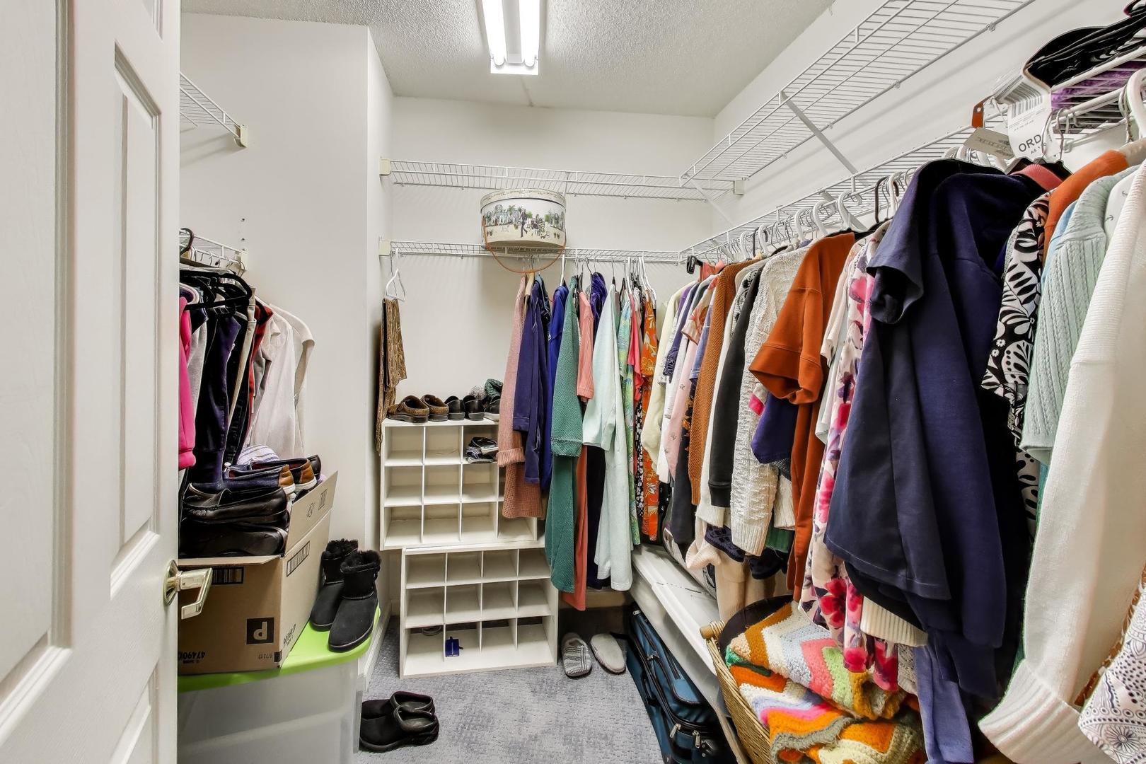 710 Creekside Drive #104A, Mount Prospect, IL 60056