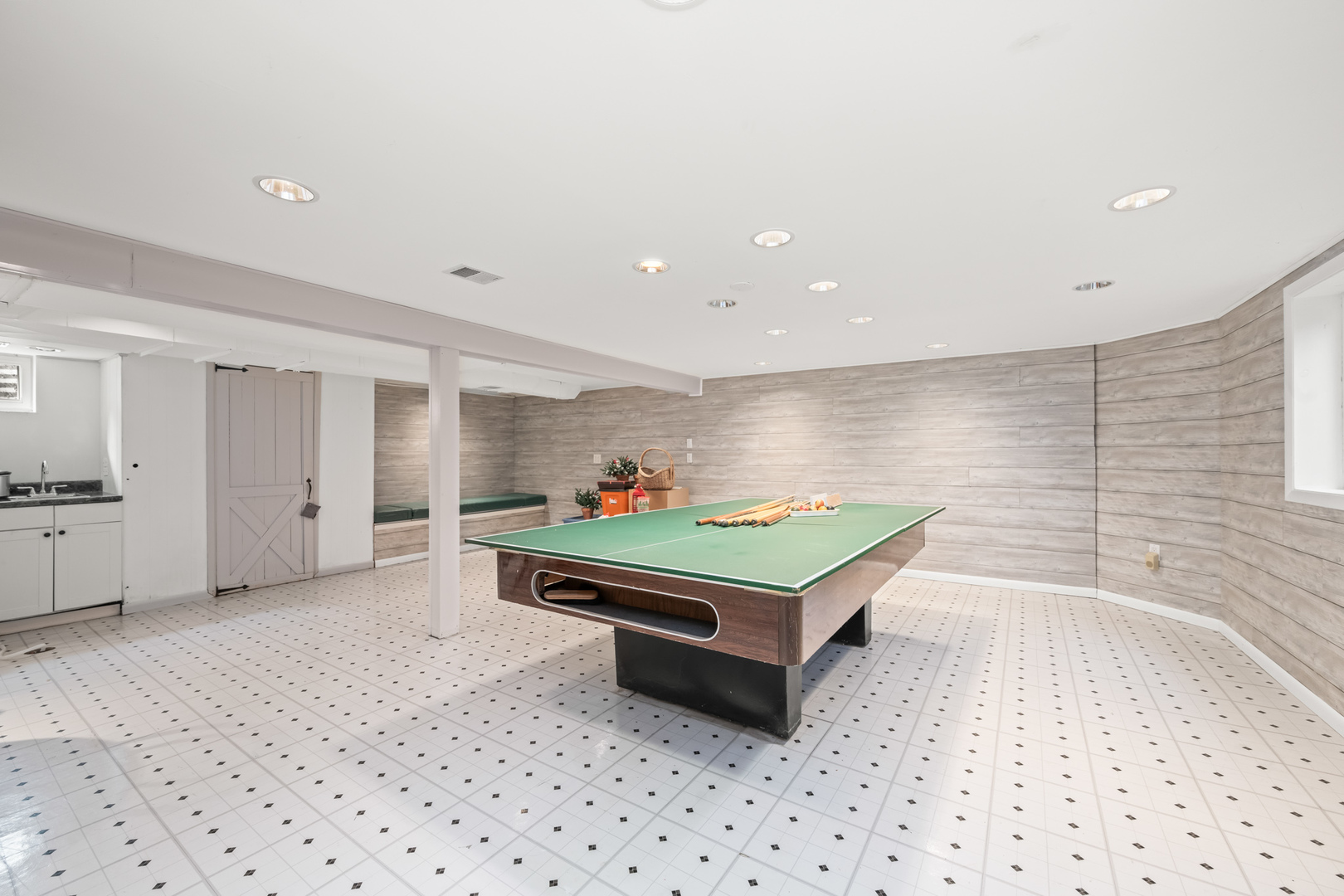 940 N Carmel Drive, Palatine, IL 60074