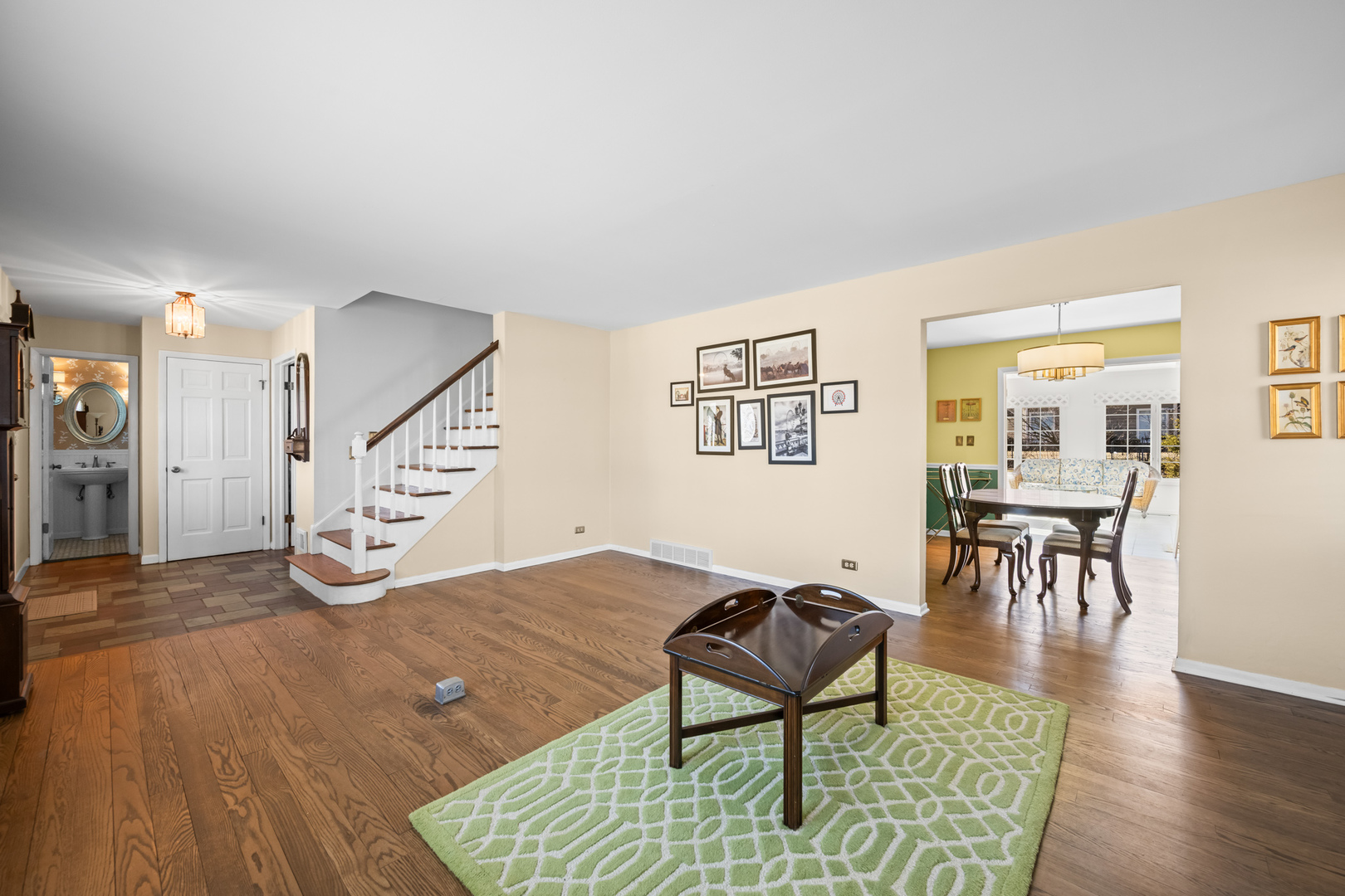 940 N Carmel Drive, Palatine, IL 60074