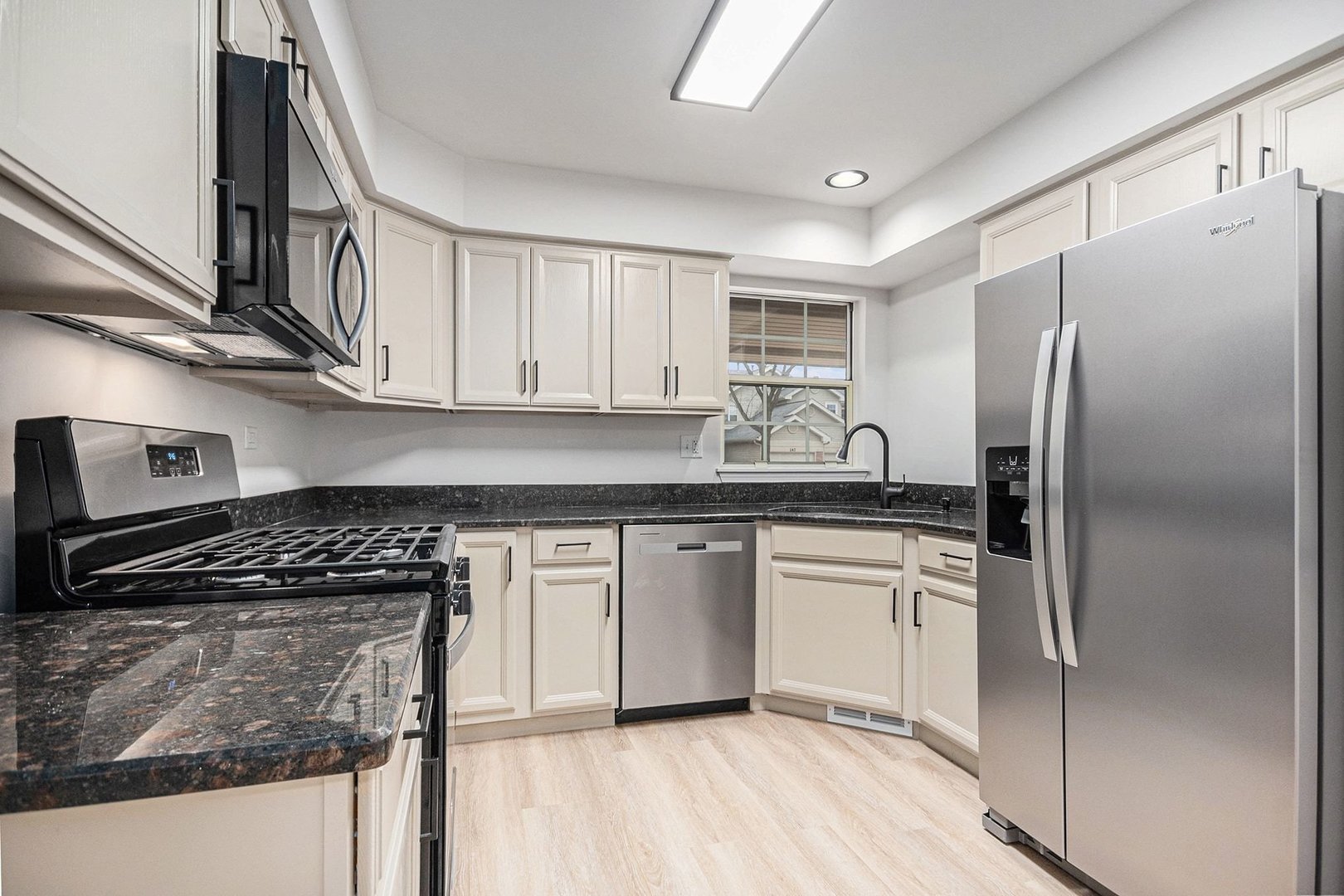 1403 Club Drive, Glendale Heights, IL 60139