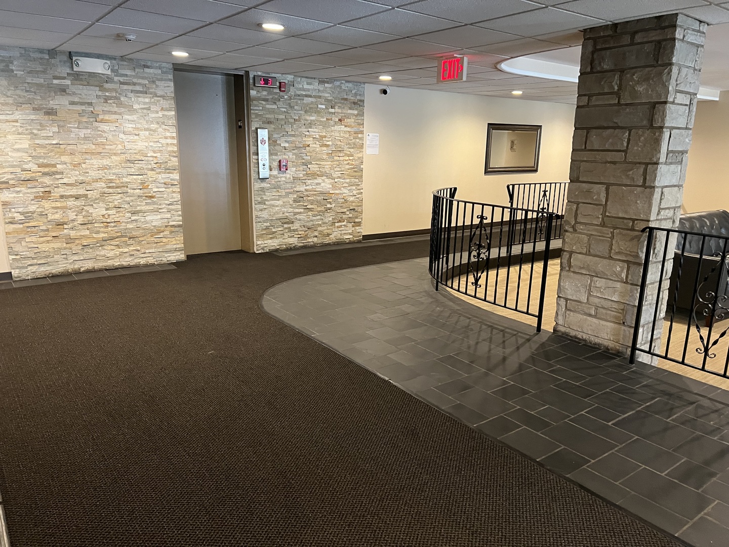 500 Thames Parkway #1F, Park Ridge, IL 60068