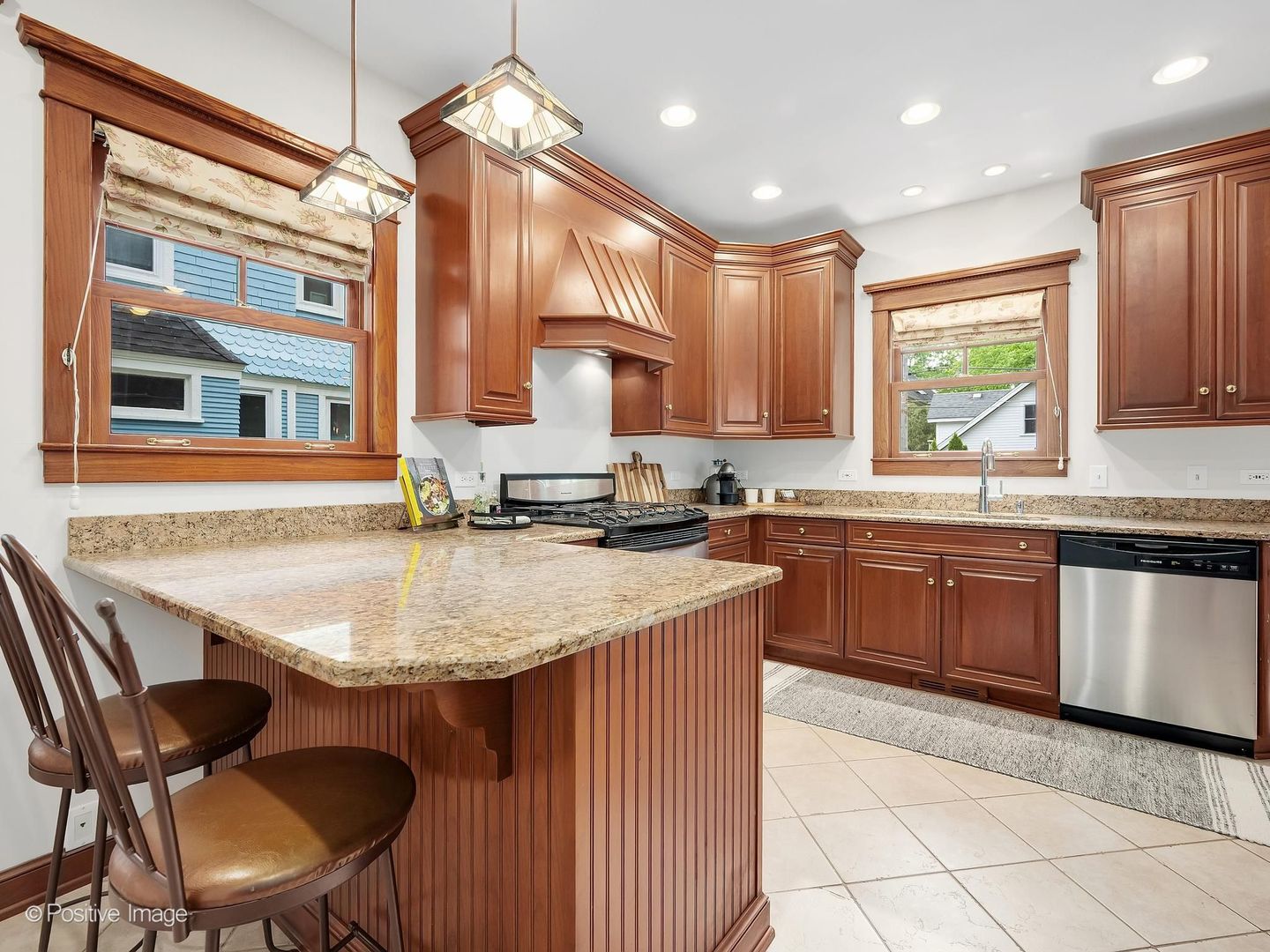 112 S WAIOLA Avenue, La Grange, IL 60525