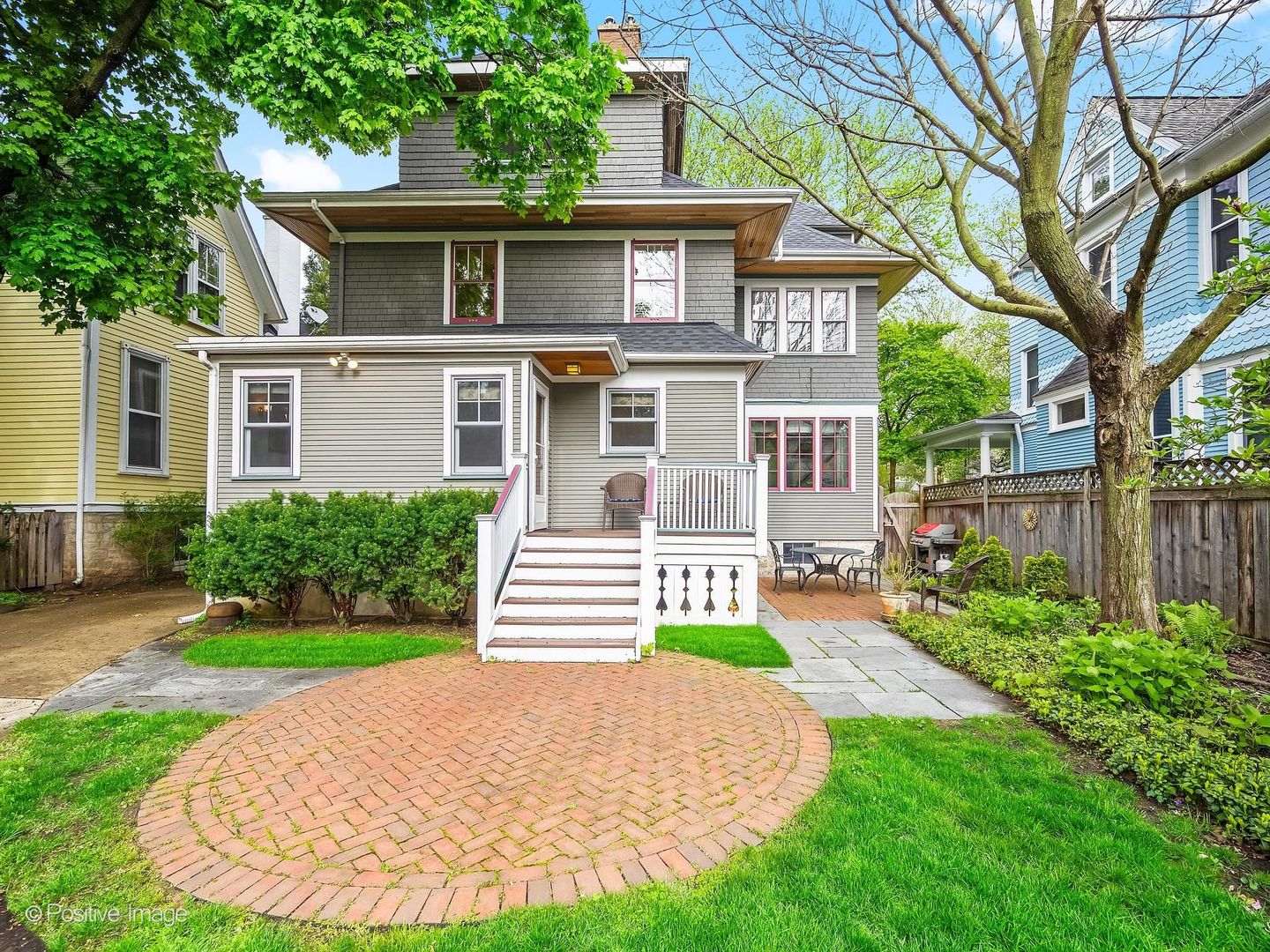 112 S WAIOLA Avenue, La Grange, IL 60525