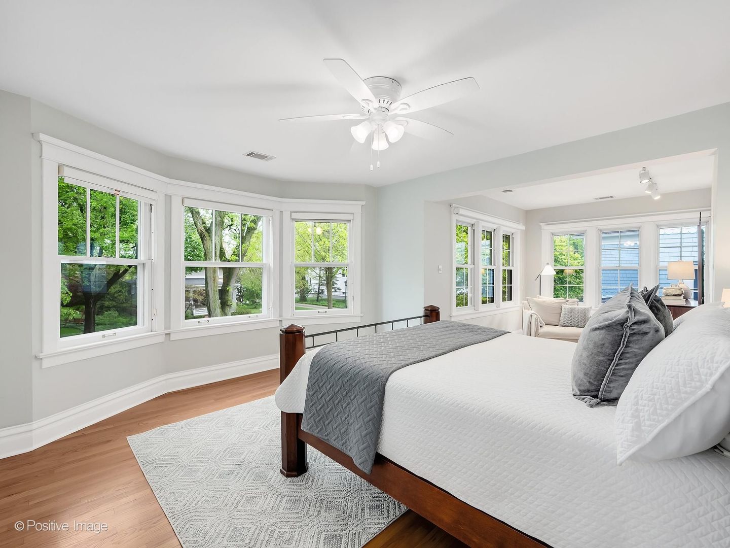 112 S WAIOLA Avenue, La Grange, IL 60525