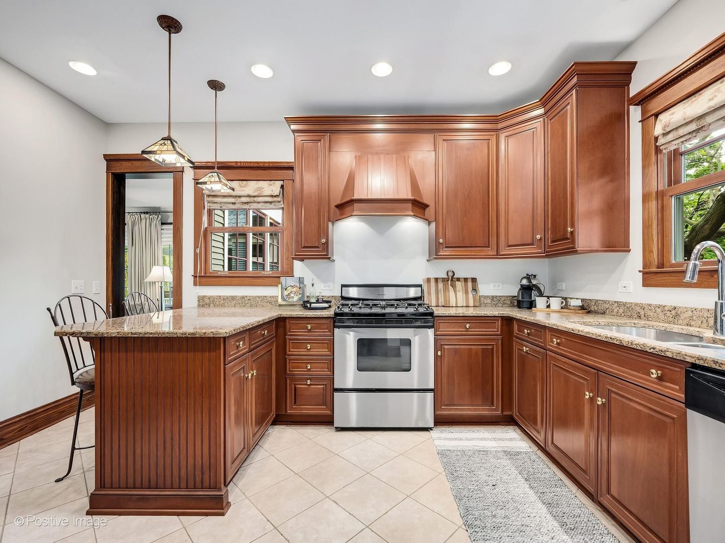 112 S WAIOLA Avenue, La Grange, IL 60525