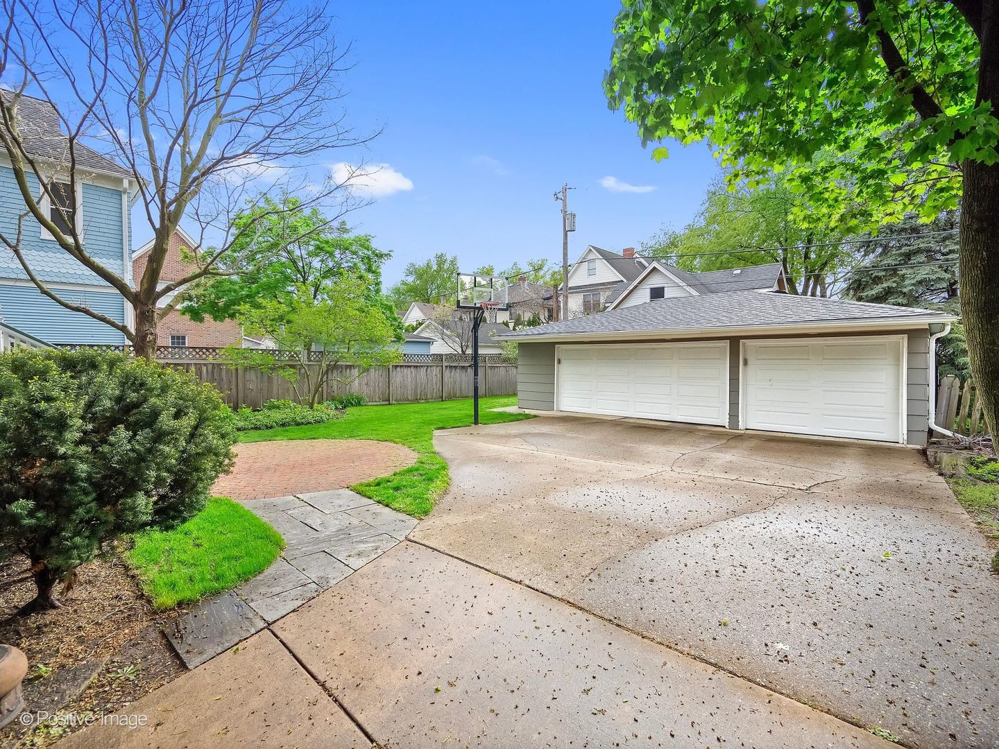 112 S WAIOLA Avenue, La Grange, IL 60525