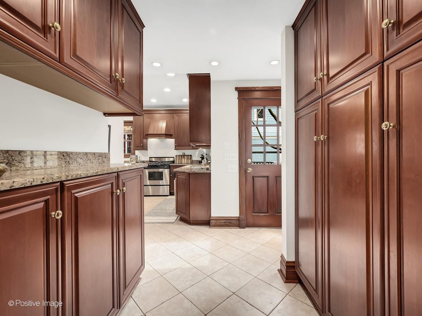 112 S WAIOLA Avenue, La Grange, IL 60525