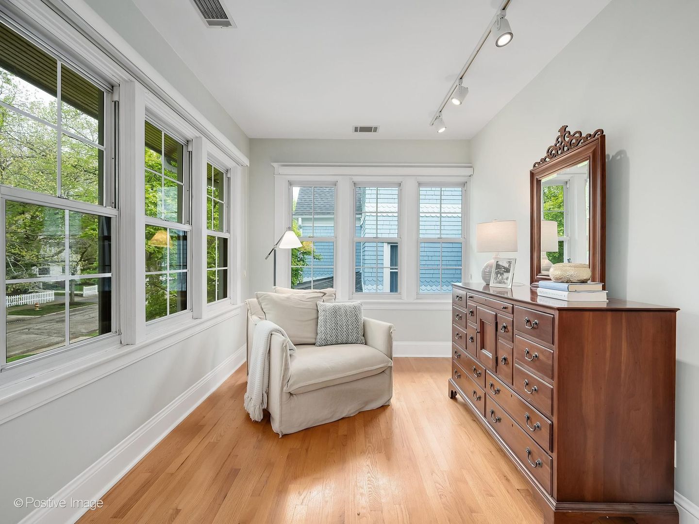 112 S WAIOLA Avenue, La Grange, IL 60525