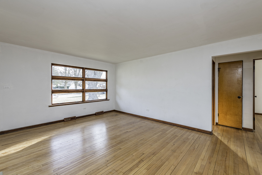 1916 Niva Court, Waukegan, IL 60087