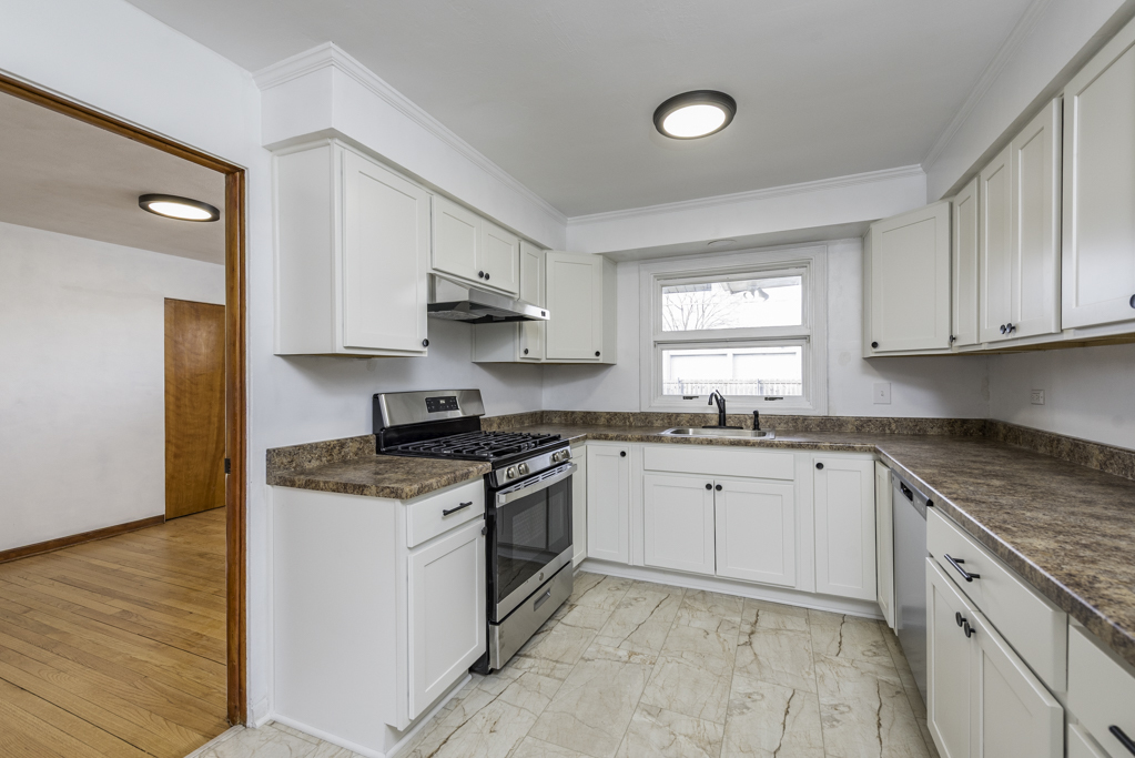 1916 Niva Court, Waukegan, IL 60087