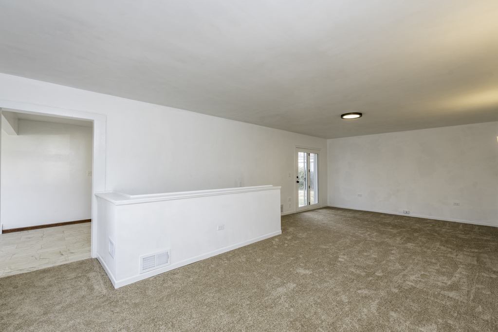 1916 Niva Court, Waukegan, IL 60087