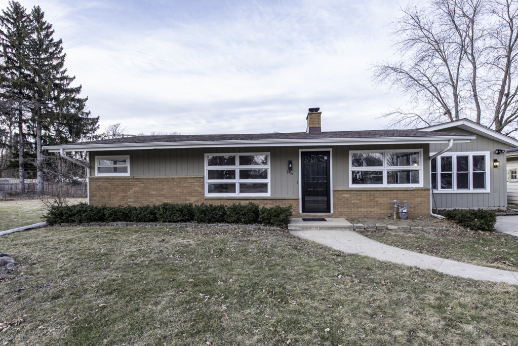 1916 Niva Court, Waukegan, IL 60087