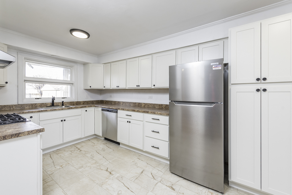 1916 Niva Court, Waukegan, IL 60087