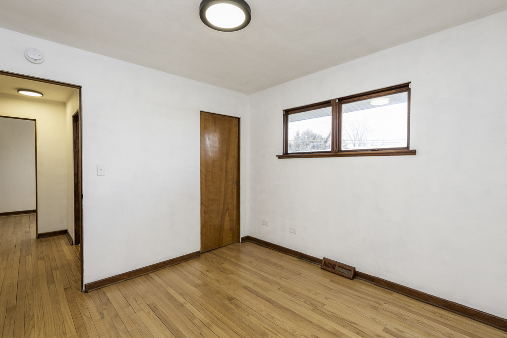 1916 Niva Court, Waukegan, IL 60087