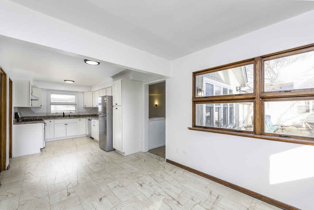 1916 Niva Court, Waukegan, IL 60087